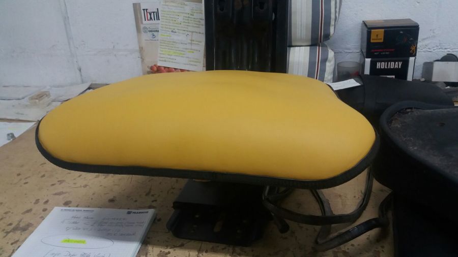 Asiento de tractor tapizado