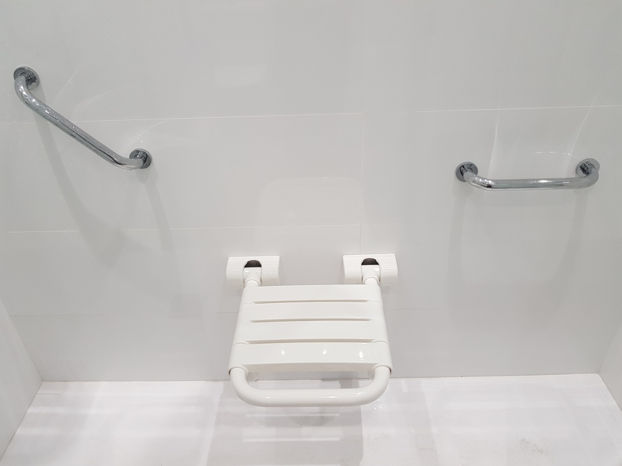 Asiento y barras ducha