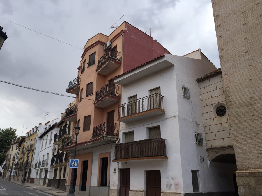 Aspecto deteriorado de la fachada.