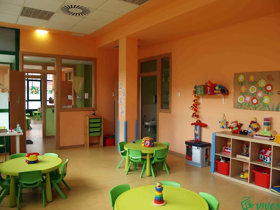 Aula con aseo propio del local comercial en Utebo