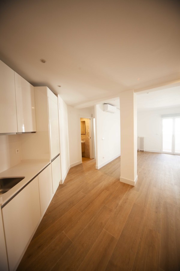 Avenida Donostiarra Minimal Style Madrid