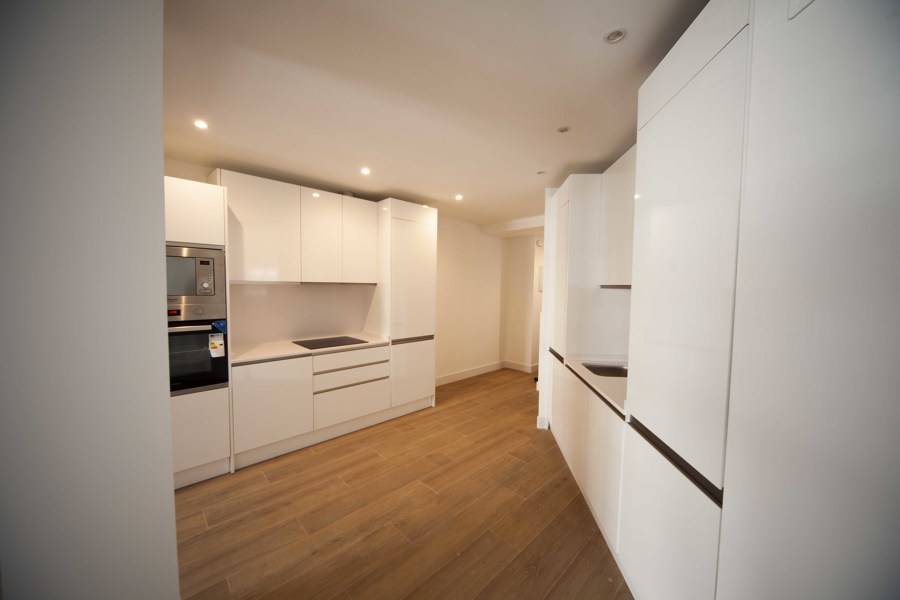 Avenida Donostiarra Minimal Style Madrid