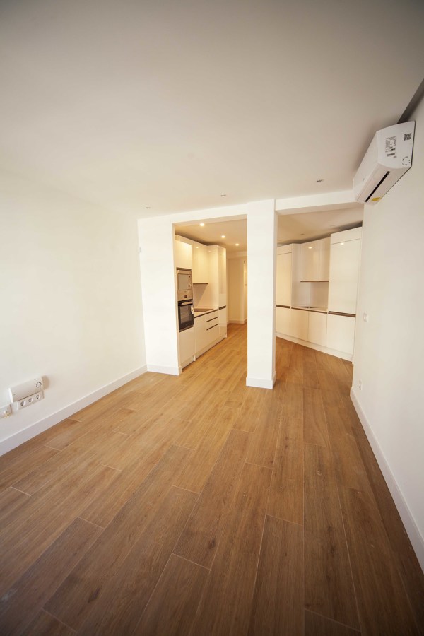 Avenida Donostiarra Minimal Style Madrid