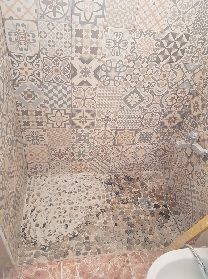 Azulejos y construcción plato ducha con impermeabilización