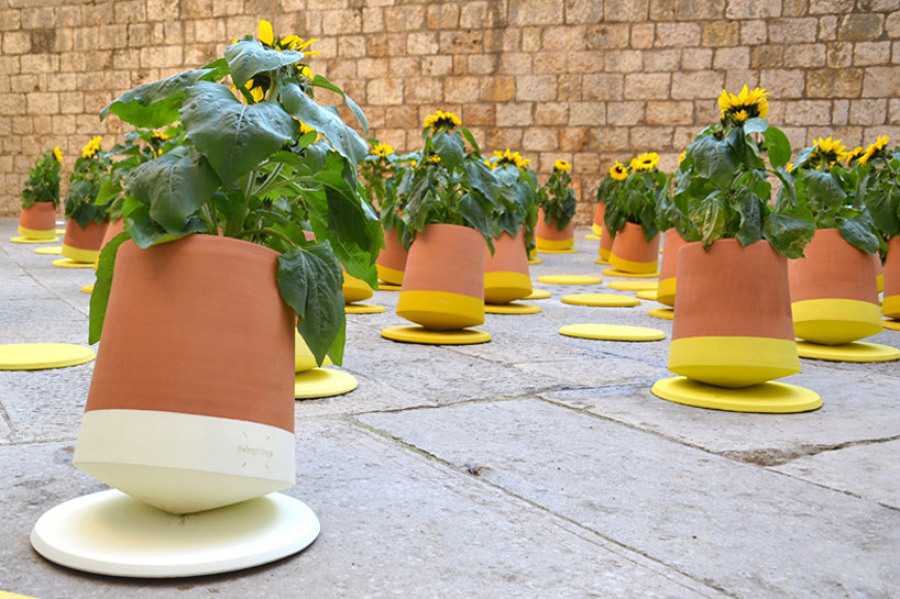 bag-disseny-livingthings-rolling-flower-pots-designboom-061