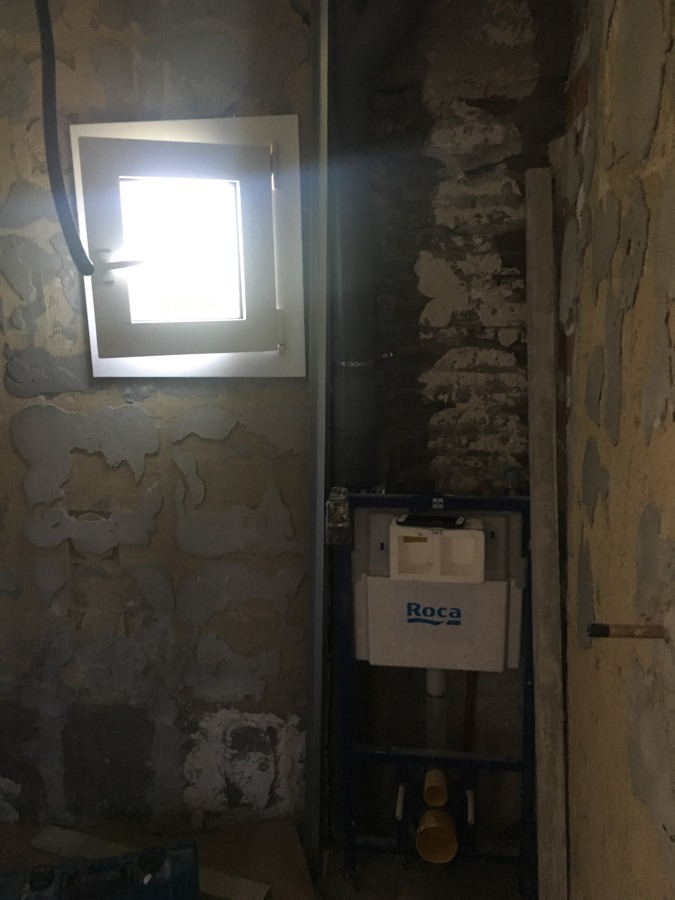 BAJANTE GENERAL DESPLAZADO Y BASTIDOR EMPOTRADO PARA INODORO