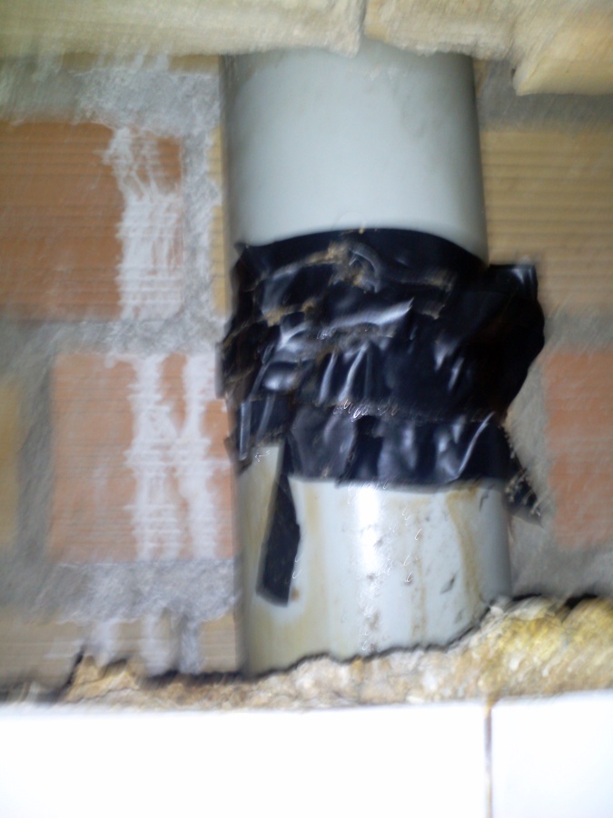 BAJANTE MAL REPARADA