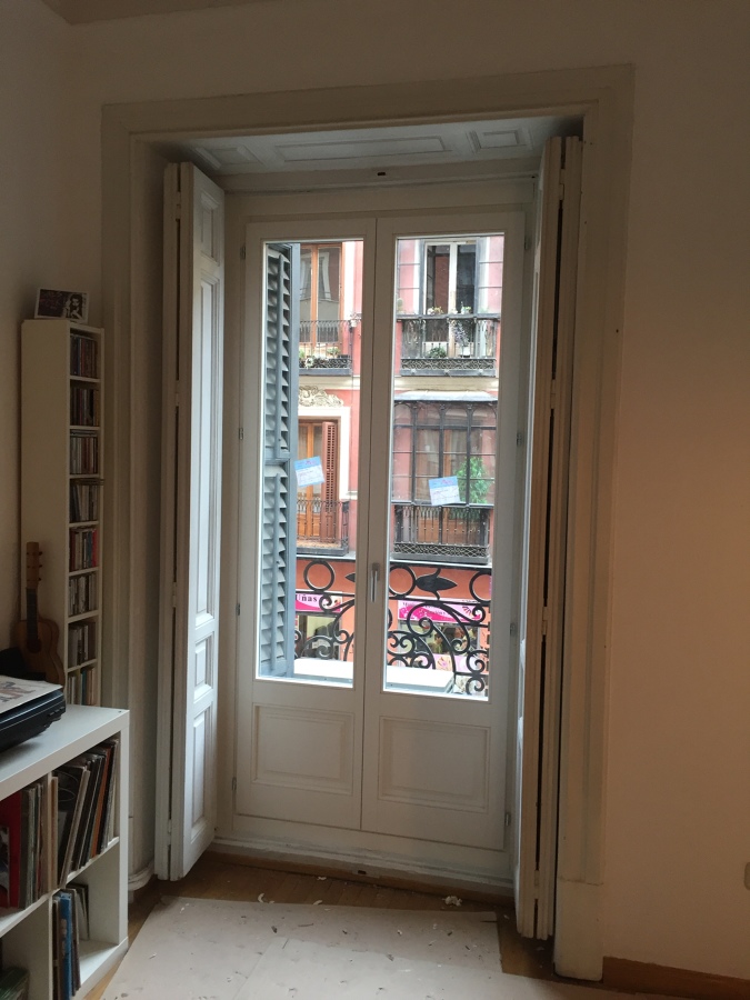 Balconera blanca por dentro