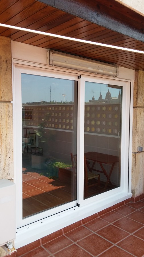 Balconera de dos hojas correderas