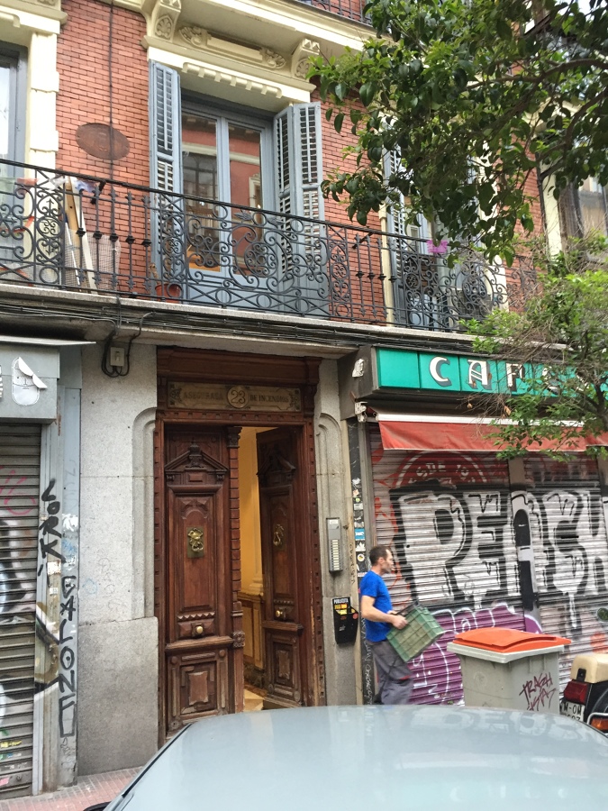 Balconera después  de la obra. Nosotros cargando la herramienta