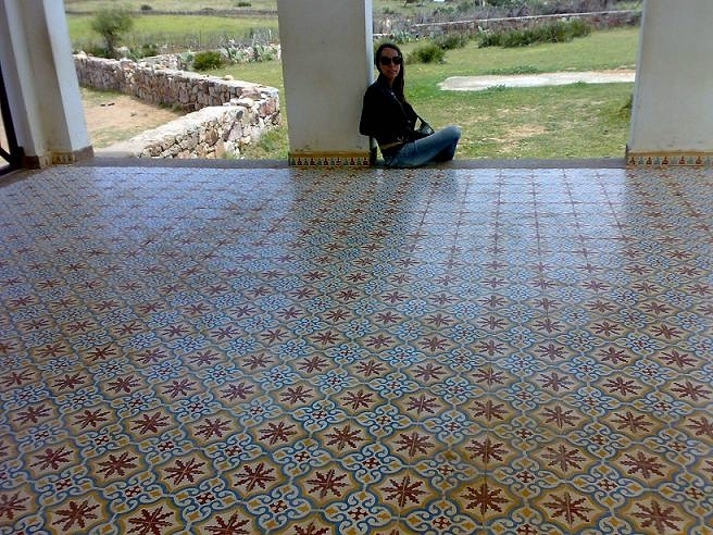 Baldosa hidráulica exterior