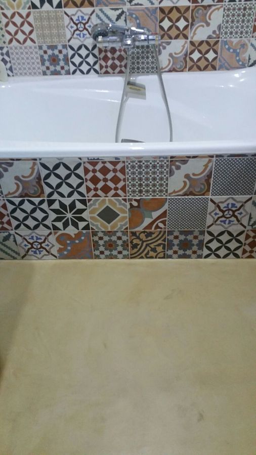 BALDOSA HIDRÁULICA FRENTE BAÑERA