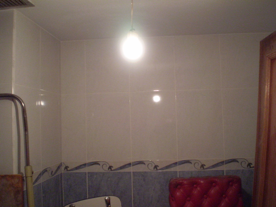 Baldosa terminada en cuarto de baño