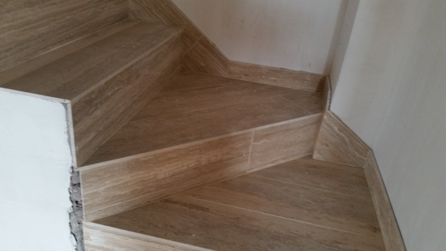 baldosas de marmol 90X28cm.