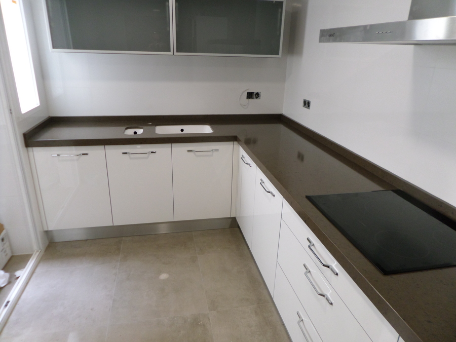 BANCADA DE COCINA EN SILESTONE MARRON AMAZON- MARMOLES MONSERRAT 625316705- 960703037