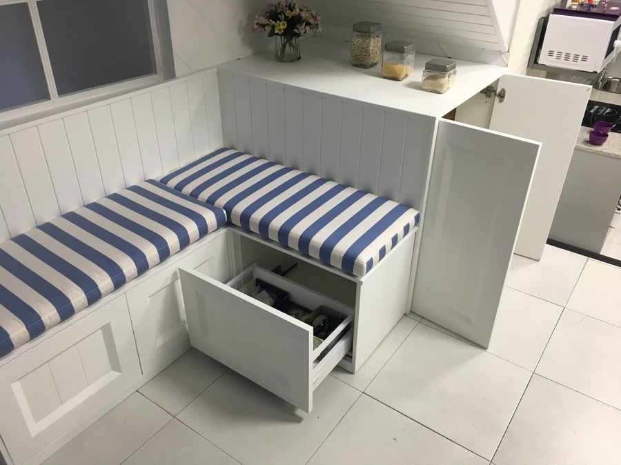 Banco clásico de cocina lacado a medida