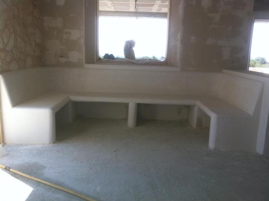 Banco de yeso a mano redondeado