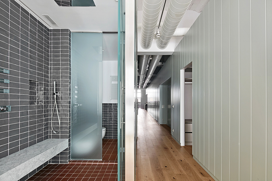 Baño azulejos negro