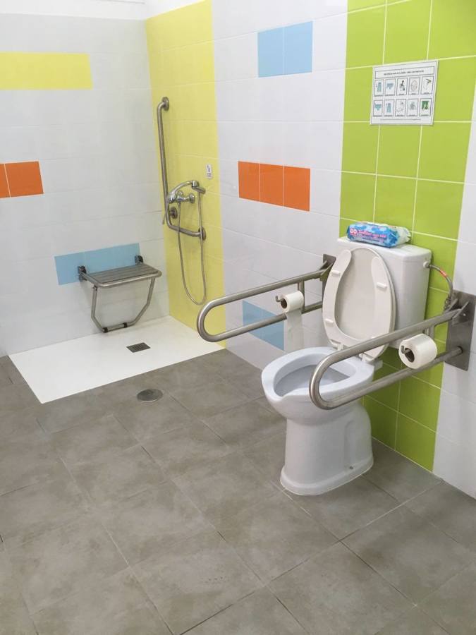 Baño accesible discapacitados.