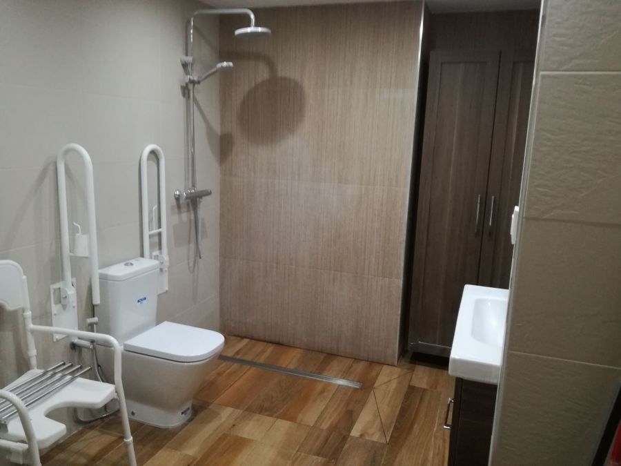 Baño adaptado para personas con movilidad reducida