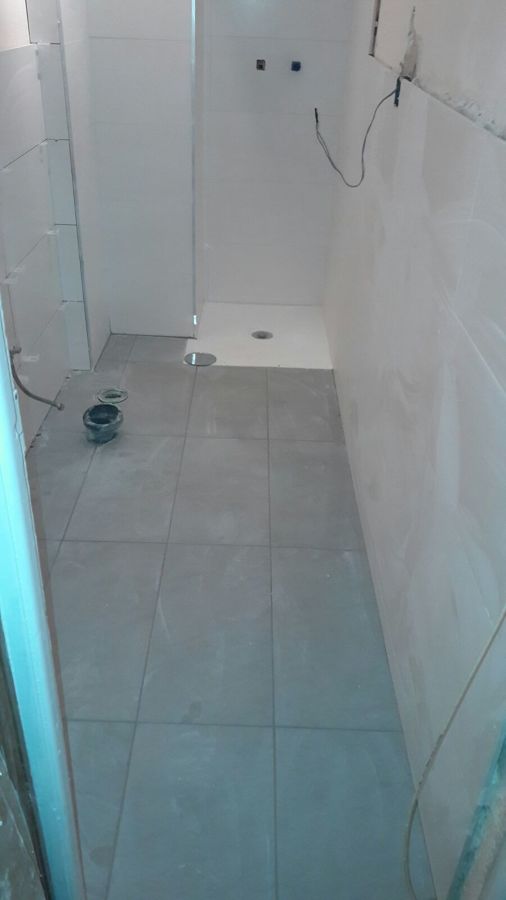 BAÑO ALICATADO Y  SOLADO