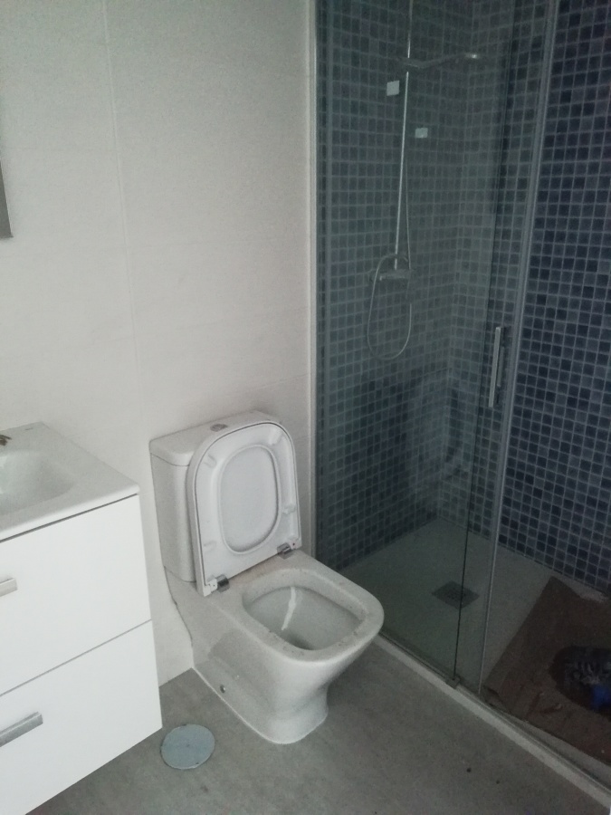 Baño antes de la limpieza