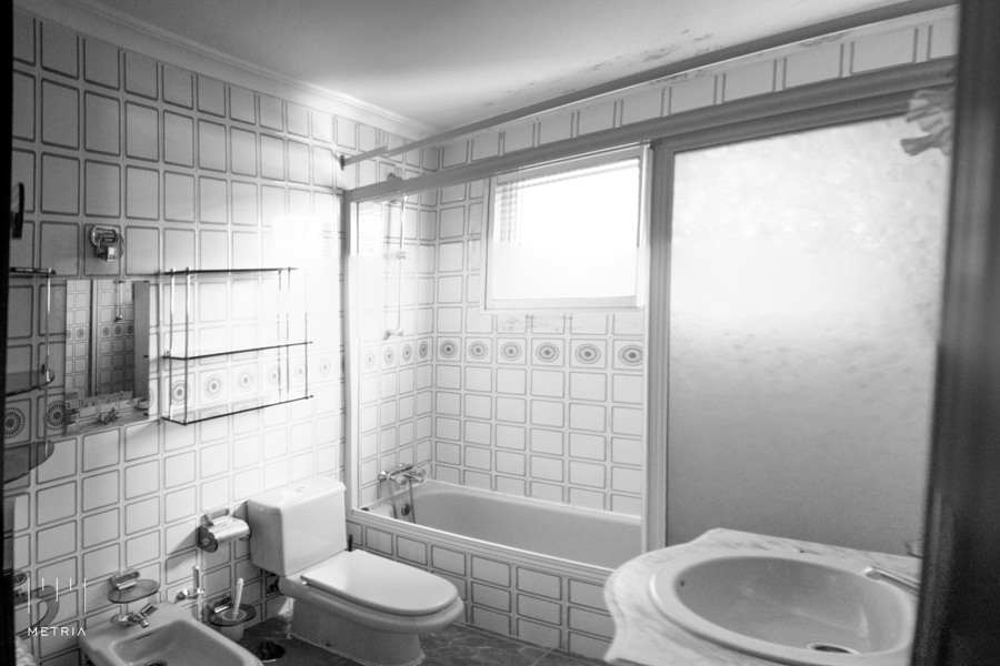 Baño con bañera antes