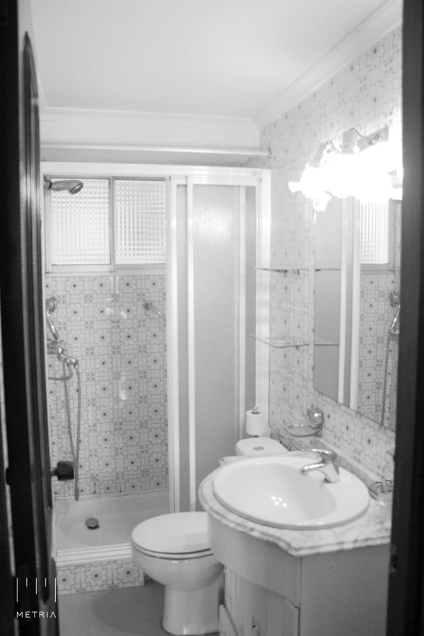 Baño con ducha antes