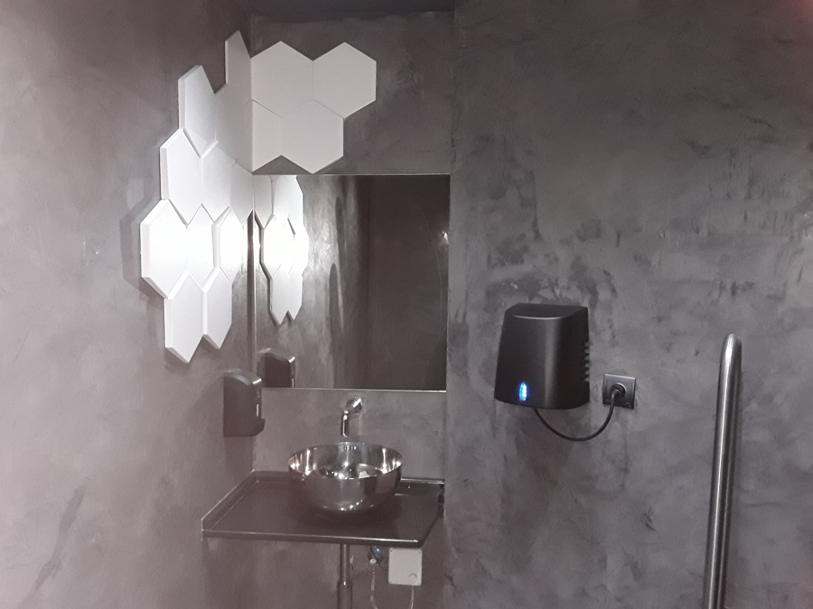 Baño con estuco y azulejo decorativo 3D