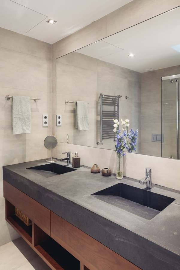 baño con lavabo de pizarra