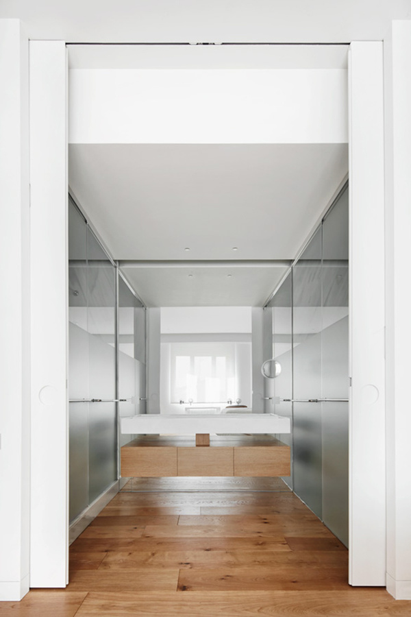 Baño con lavabo suspendido