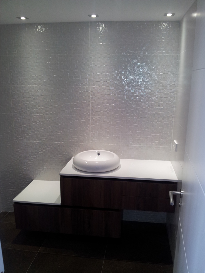 baño con mueble a medida de diseño