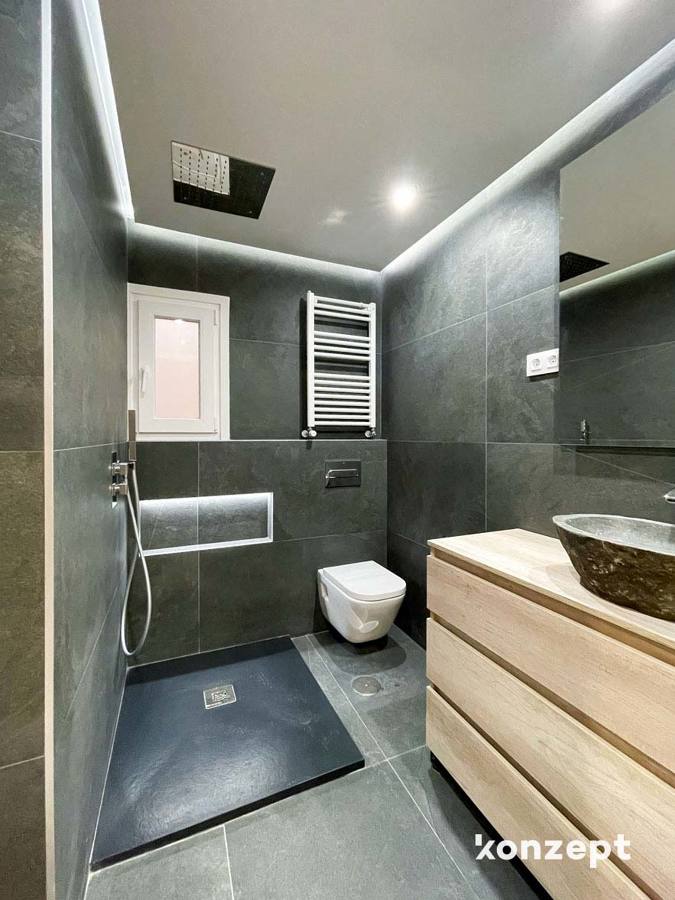 Baño con retroiluminación