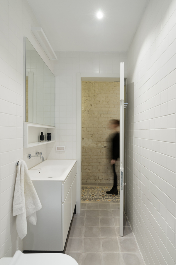 Baño con revestimiento de alicatado