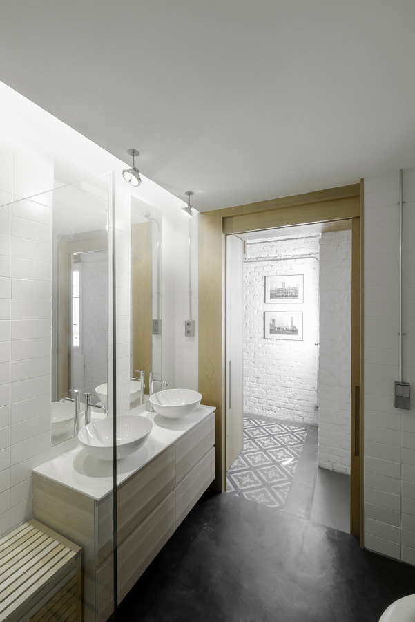 Baño con suelo de microcemento