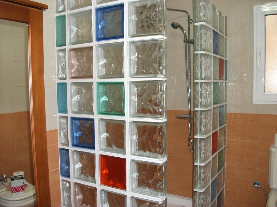 Baño de bloques de cristal