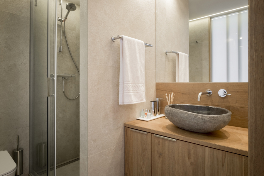 Baño de gres porcelanico 