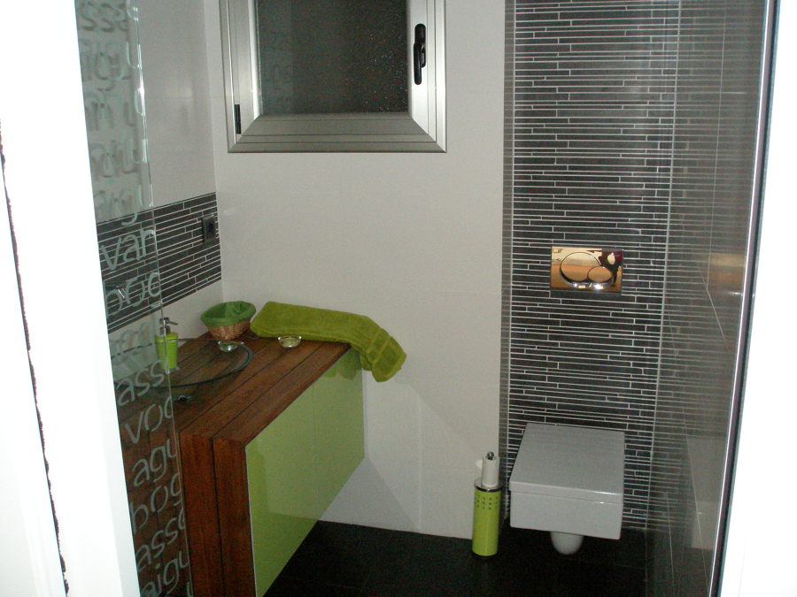 baño de la entrada terminado