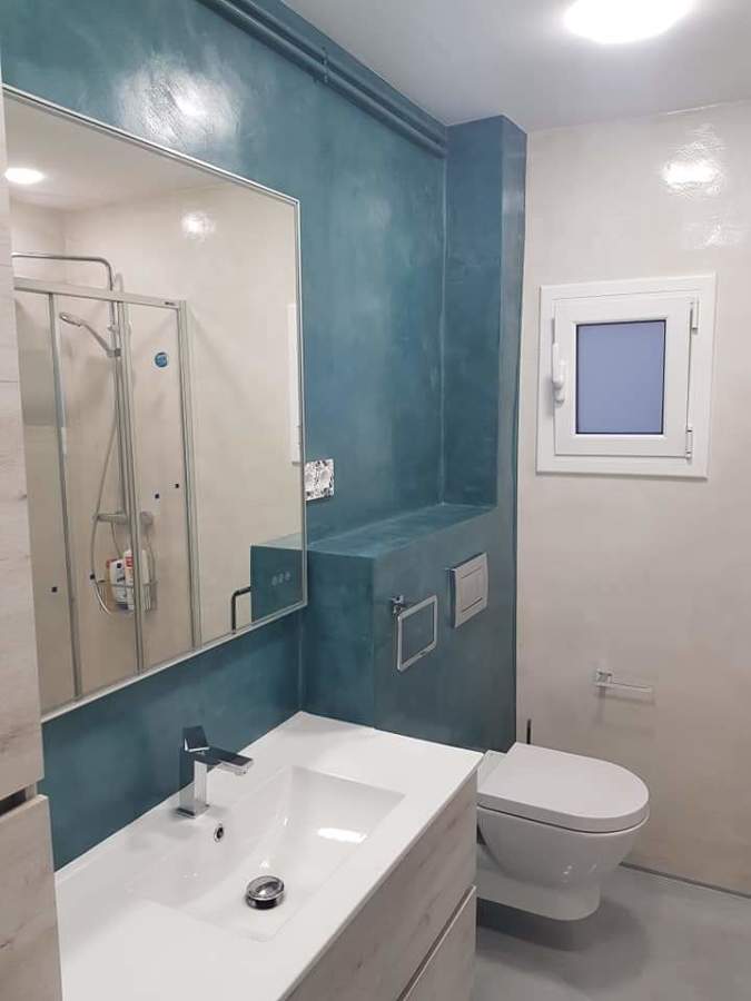 Baño en dos colores de microcemento