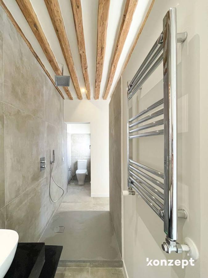 baño en suite con ducha comunicada