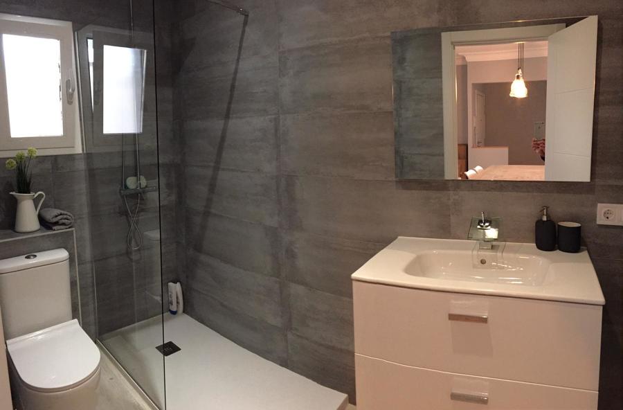 Baño estilo moderno