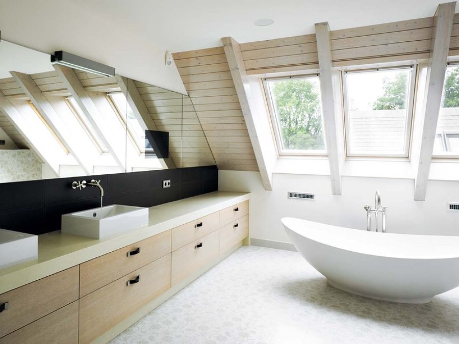 Baño moderno en zona trasera de la vivienda