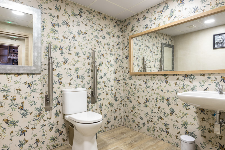 Baño mujeres y minusválidos