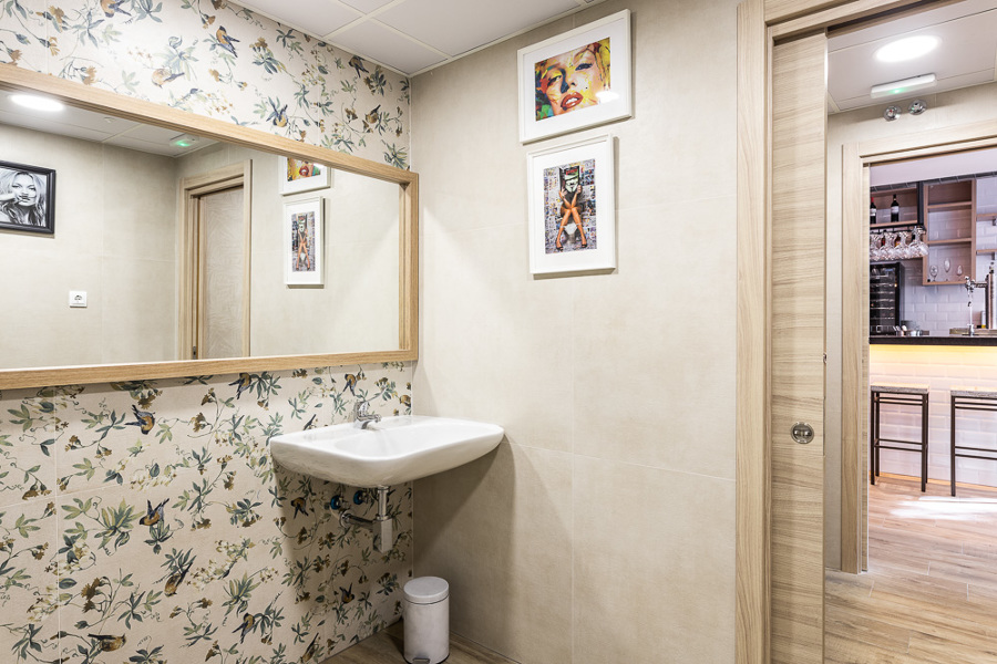 Baño mujeres y minusválidos