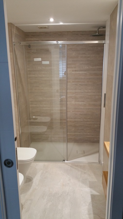 Baño piedra beige