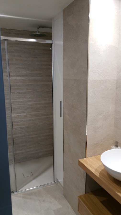 Baño piedra beige