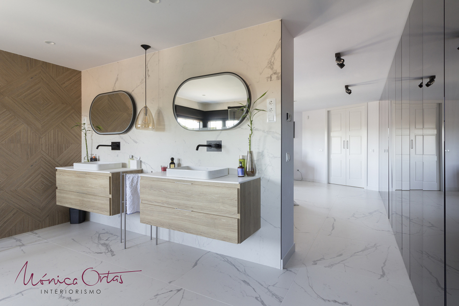 Baño principal abierto al dormitorio