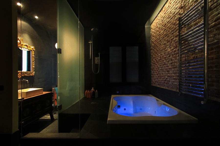 baño principal, bañera hidromasaje y ducha