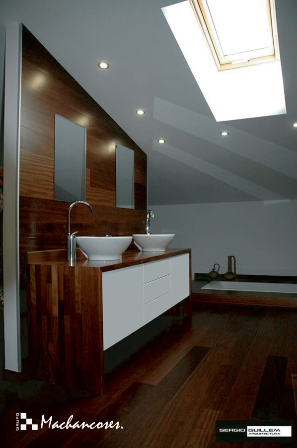 Baño Principal con Bañera a nivel de suelo.