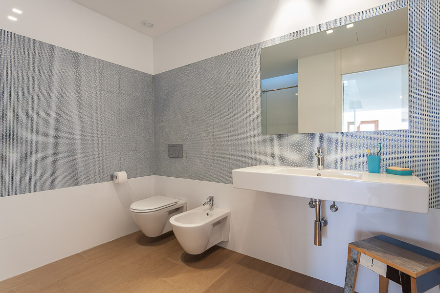 Baño simple y minimalista